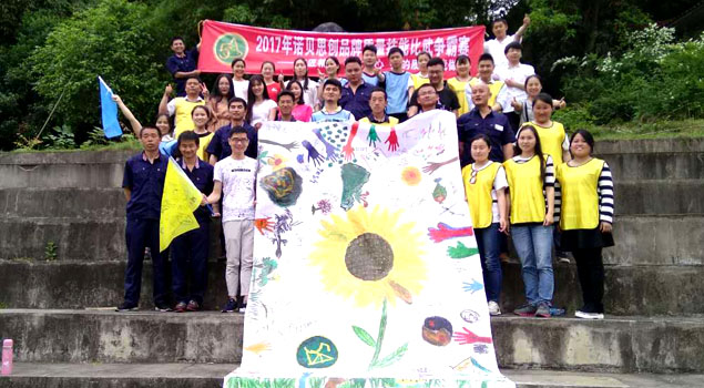 黄瓜成视频人APP团队合照