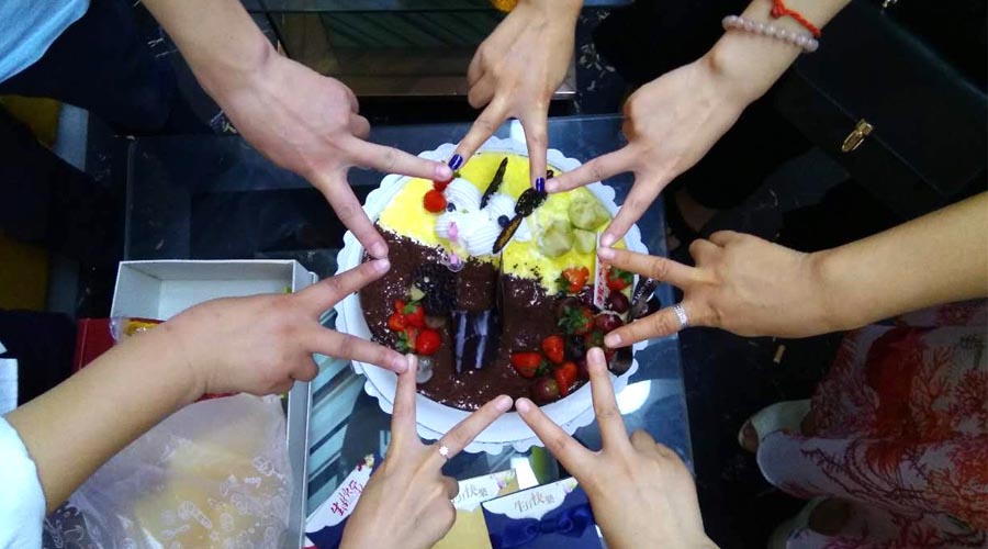 黄瓜成视频人APP员工比心