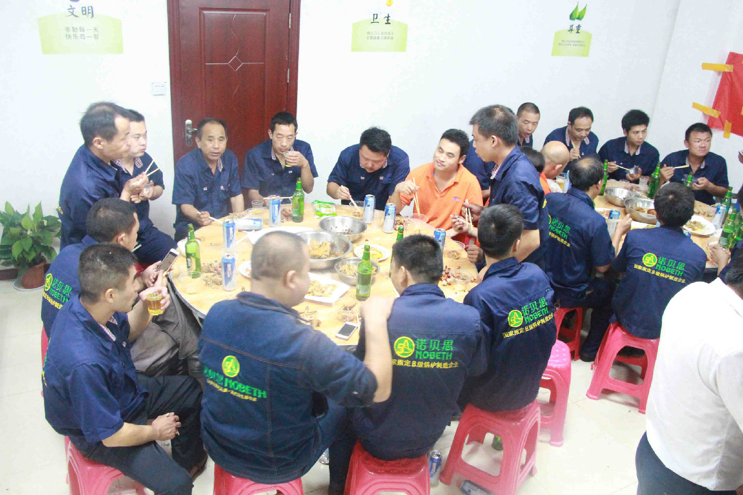 黄瓜成视频人APP聚餐