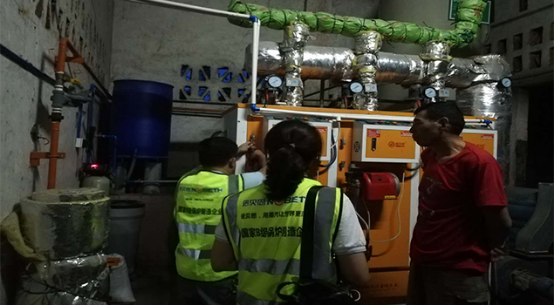 黄瓜成视频人APP售后人员检查设备