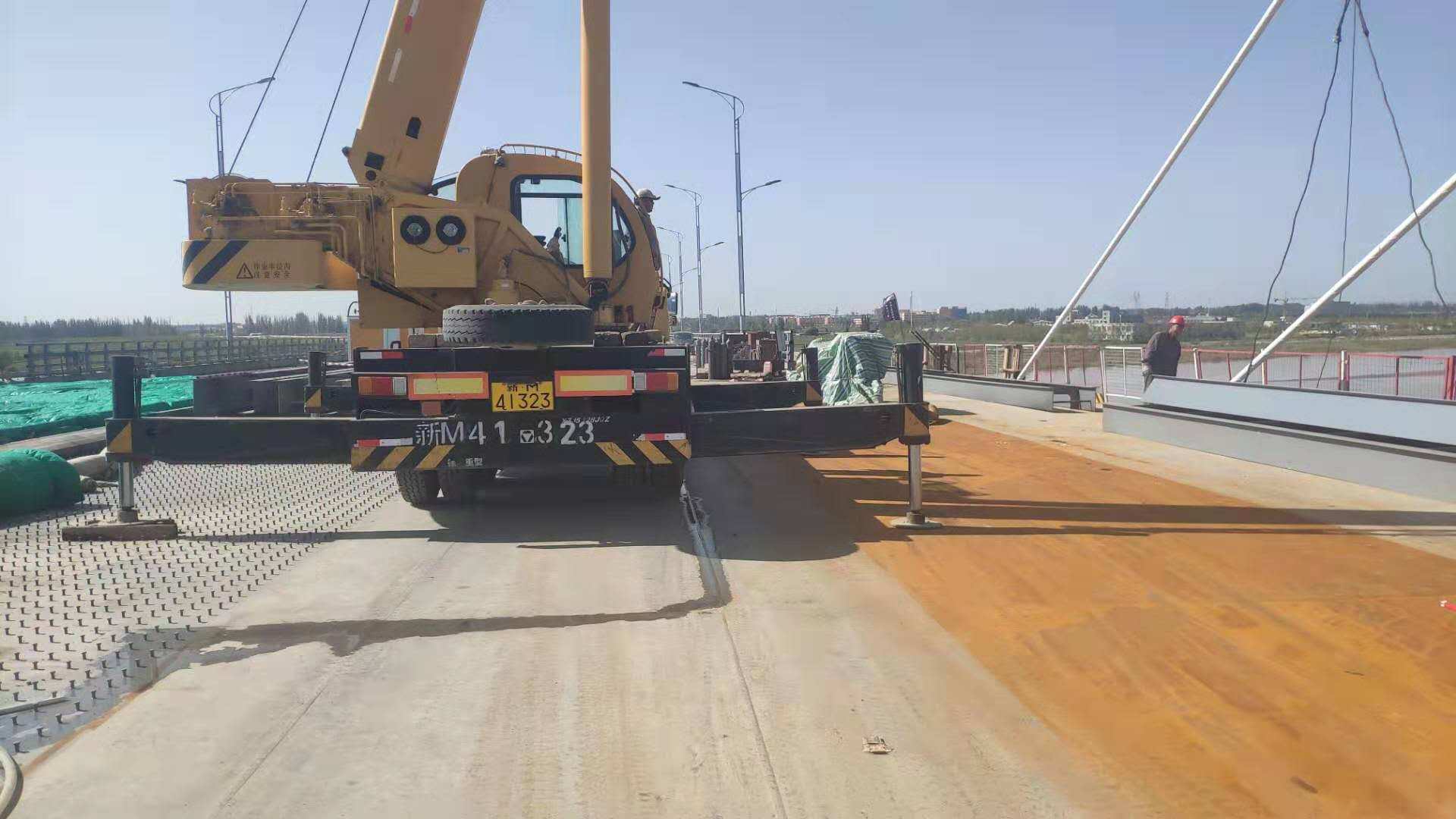 塔里木河特大桥使用黄瓜成视频人APP蒸汽发生器养护桥面