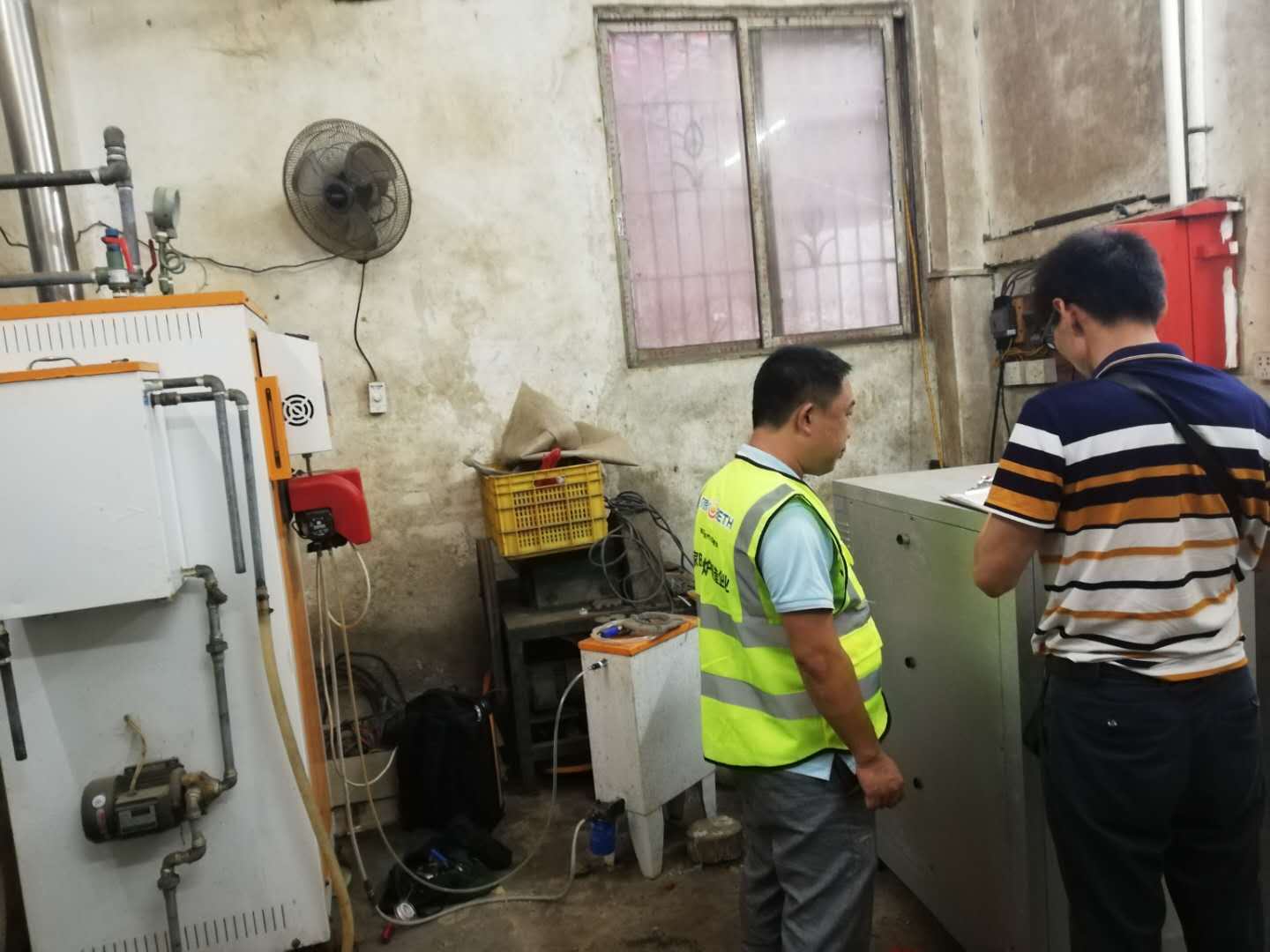 黄瓜成视频人APP技术人员上门为药材厂安装