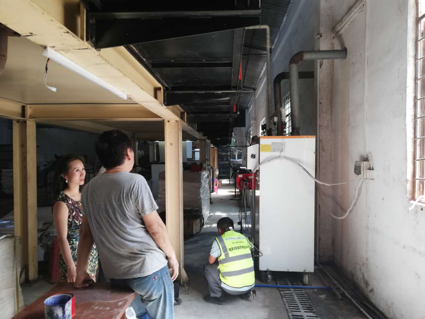 黄瓜成视频人APP售后人员到瓦楞纸厂进行回访