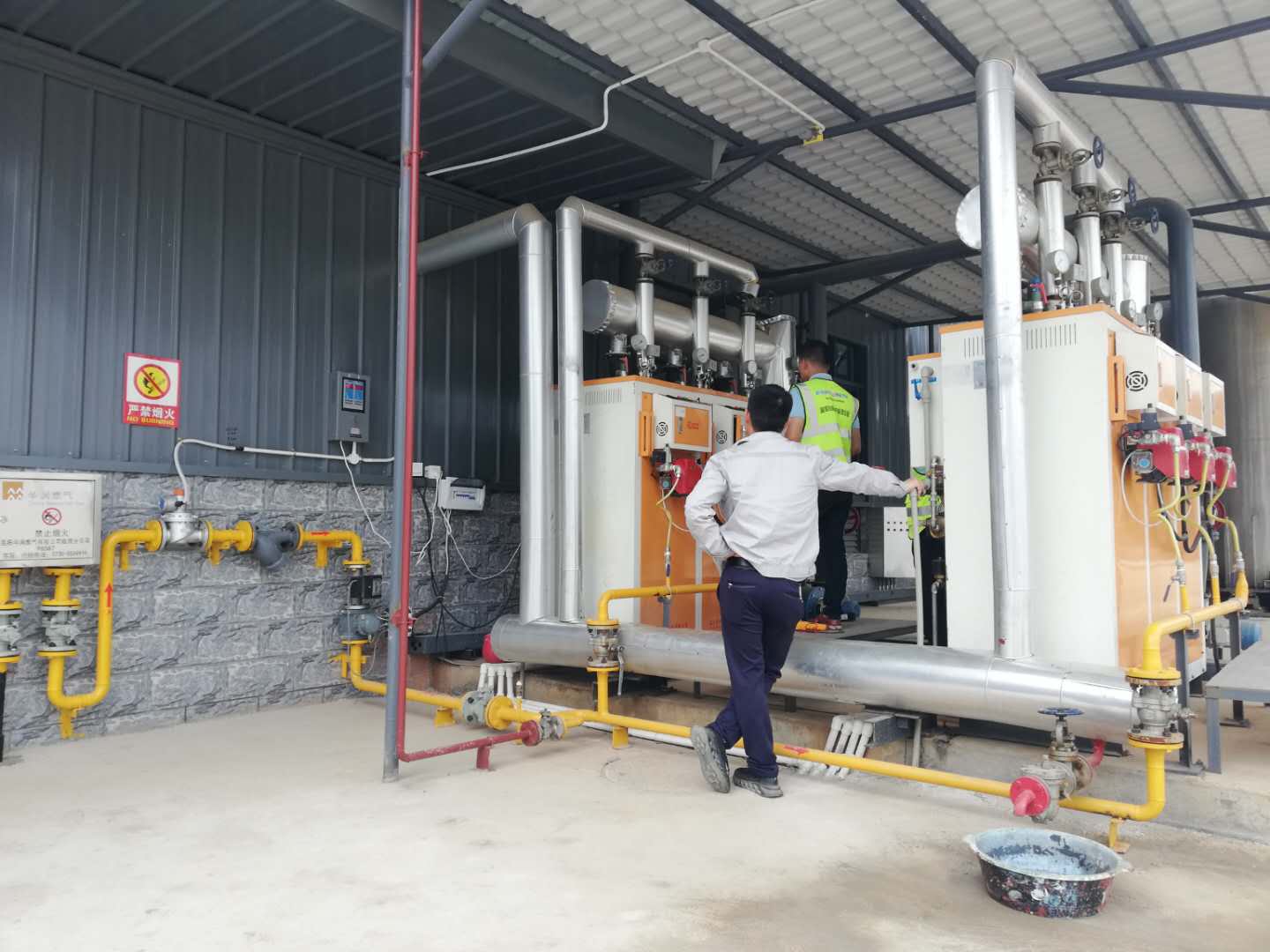 塑胶跑道生产使用蒸汽发生器使塑胶跑道产品质量更好 塑胶跑道生产使用蒸汽发生器使塑胶跑道产品质量更好