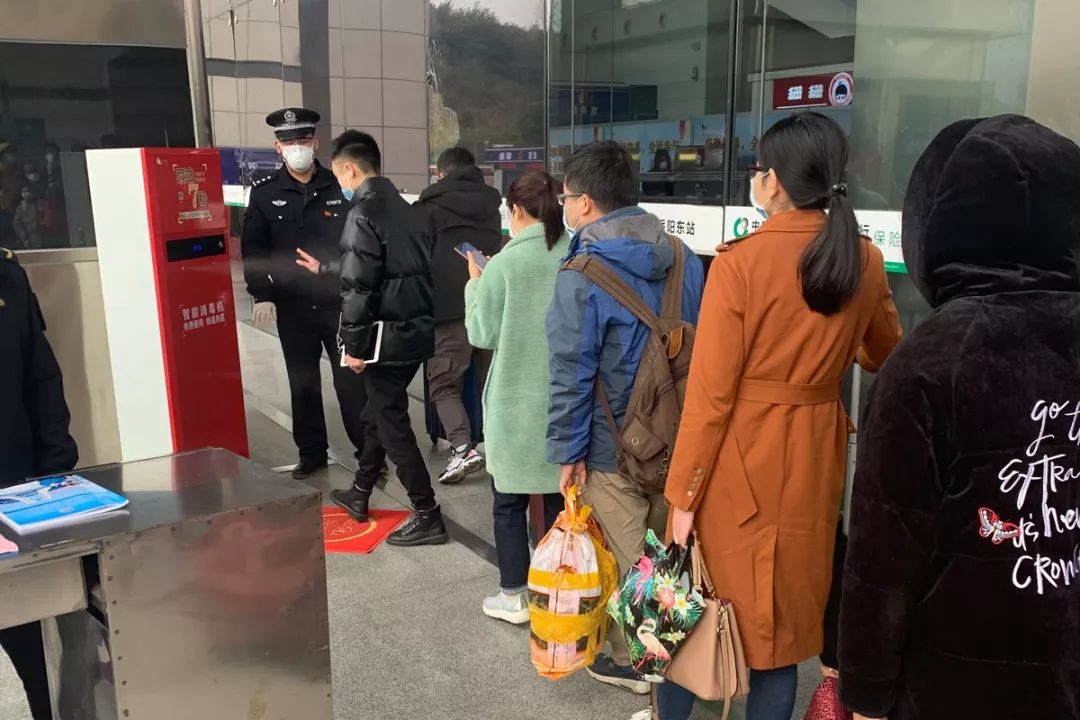 黄瓜成视频人APP智能消毒机应用于公共场合人体消毒