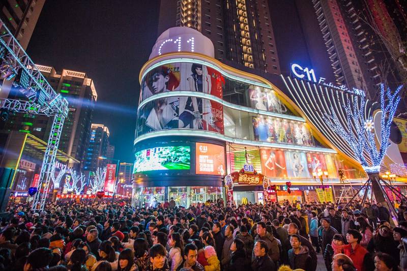 疫情之下使用黄瓜成视频人APP人体消毒机进行人体表面消毒杀菌保障公共场合卫生安全