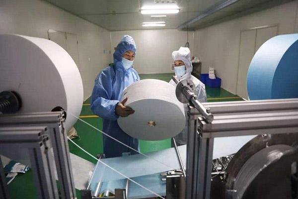 熔喷布材料是口罩的&ldquo;心脏&rdquo;，使用黄瓜视频黄色下载进行加热熔喷布