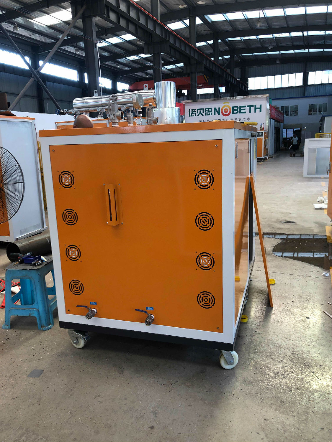 定制PLC实验研究蒸汽发生器进行试机中，黄瓜成视频人APP出厂前每一款设备都会进行试机处理，确保蒸汽设备到客户手上都是没有问题的产品