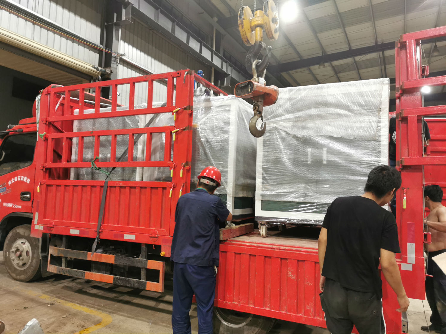 酒店洗衣房48kw蒸汽发生器吊装上车 酒店洗衣房48kw蒸汽发生器吊装上车