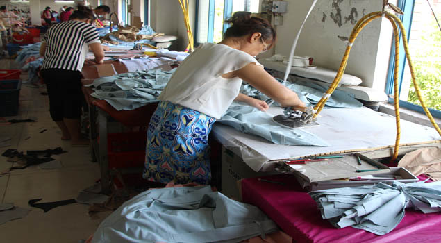 服装整烫蒸汽发生器成服装厂节能环保利器！